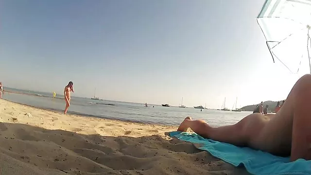 La nana qui est venue au casting est surprise que le producteur la rencontre tout de suite il baise sa femme enceinte avec une caméra vidéo