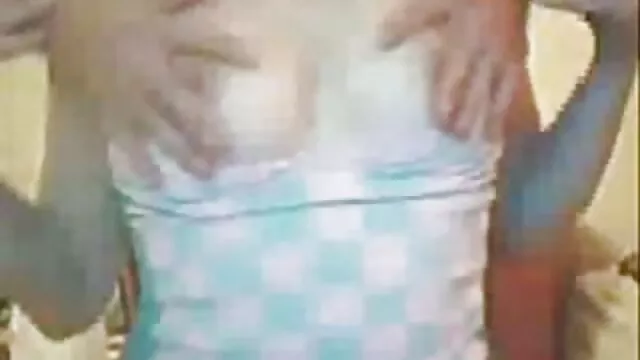 La bonne est tombée amoureuse de son patron et a soulevé sa jupe et a commencé femme enceinte nu gratuit à laver le parquet. En voyant son beau cul et ses soirées charmantes, l'oncle n'a pas pu résister et a découvert sa bite