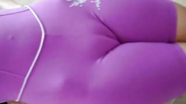 Elle aime vraiment les sauts passionnés, lorsque vous pouvez lentement, puis très intensément, enceinte elle se fait baiser mettre le vagin sur le phallus, en profitant de la façon dont cet instrument atteint l'utérus lui-même