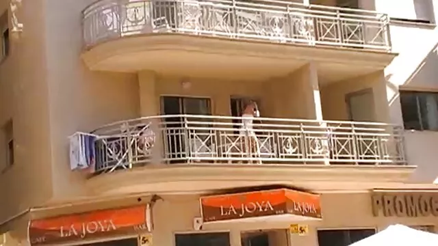 Après avoir baisé une blonde, enceinte tukif le professeur diabolique inonde ses cheveux de sperme
