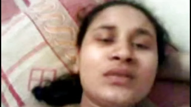 Baisée dans la bouche du patient sous femme enceinte baize anesthésie