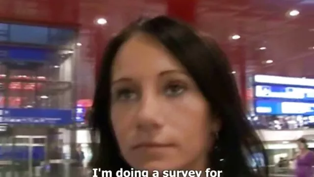 Une brune en chaleur lèche tout le corps d'une xxx femmes enceintes belle blonde