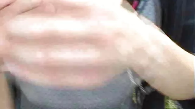 Jeune sexe video enceinte brune baisée sur le canapé