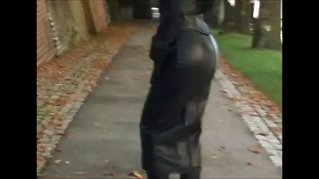 Une jeune femme élancée, prenant sa retraite avec son petit ami sur film xxx femme enceinte le berceau, se délectera avec lui dans une chatte élastique qui se termine sans relâche, et complète leurs sauts périlleux sexuels chauds avec une pipe exceptionnellement profonde