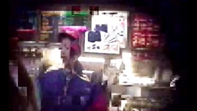 Une star sexy prend une bite sur ses seins video sexe avec femme enceinte