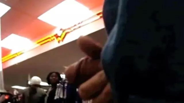 Danse privée d'une chienne dans le métro en plein jour femme enceinte et porno