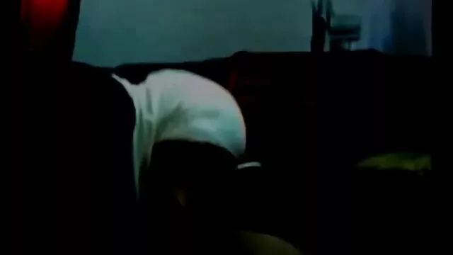 Jasmine joue avec sa chatte devant la porno femme enceinte 9 mois caméra