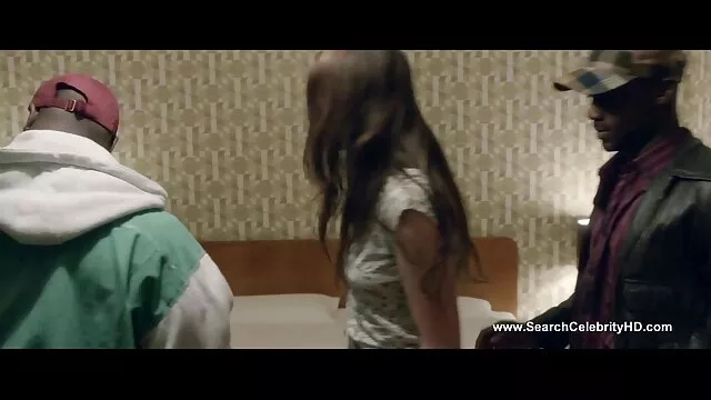 Elle entre dans une videos x femmes enceintes chatte humide rose et fait crier le bébé si fort qu'elle n'a plus besoin de cours de chant.