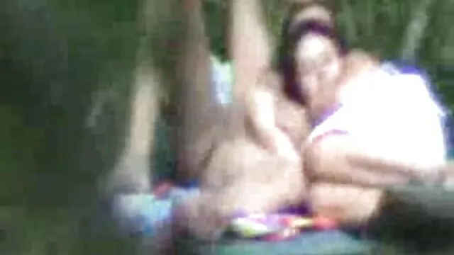 MILF aux youporn femme enceinte gros seins baisée par un jeune couple