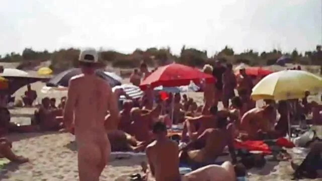 La petite salope dépravée a immédiatement grimpé dans le pantalon du porno x femme enceinte directeur, a sorti sa racine et s'est mise à la rouler doucement sur sa bouche juteuse
