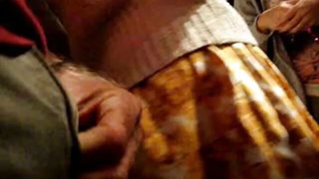 Le mec a baisé la film x de femme enceinte blonde sur le vieux canapé