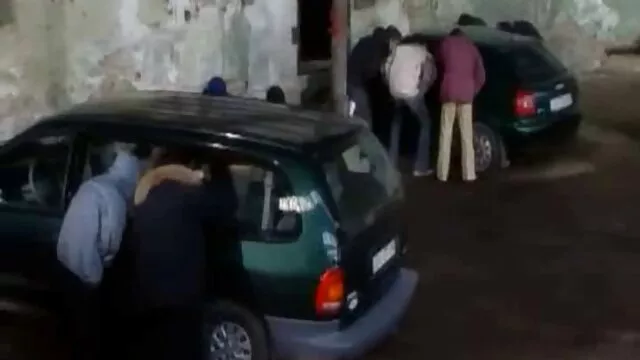 Une baise claire d'un couple marié chanté commence film x femme enceinte par une fellation, puis le mâle baise la nana dans différentes positions, forçant la chienne à l'orgasme et à crier