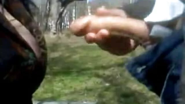 Après avoir mis une chienne avec un cul élastique sur le canapé, le poivre a réchauffé sa chatte avec ses doigts et seulement ensuite mis la salope black enceinte porno sur sa bite dure