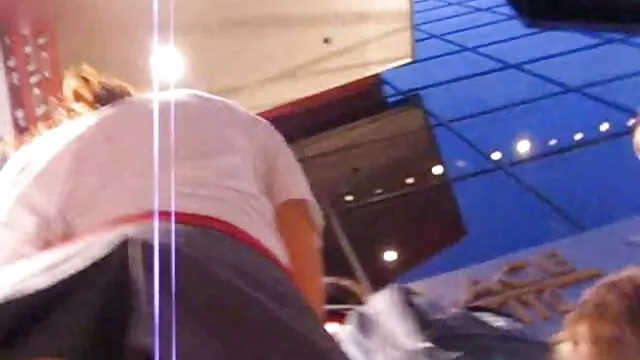 Brunette Gemma prend un pénis dans la chatte film porno avec des femmes enceintes et la bouche