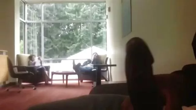 Jeune fille avec des amis porn femme enceinte copines et un entraîneur