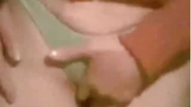 Une brune porno maison suce son grosse femme enceinte nue mari