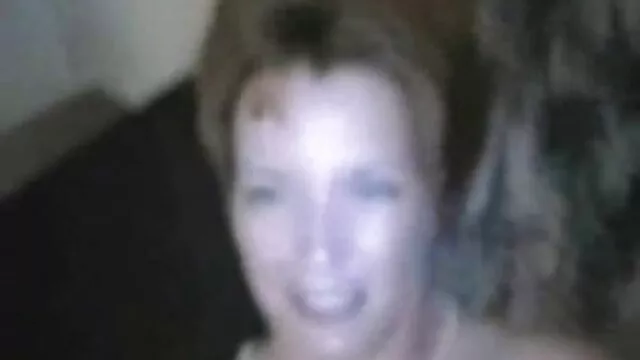 Bouchée de sperme d'une jolie chienne femme enceinte film x
