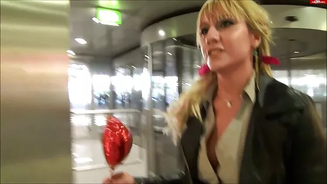 Les filles film porno gratuit femme enceinte se sont rassemblées au bal, et après avoir enlevé une voiture magnifique, elles se sont organisées une fête meurtrière. Une musique forte et une mer d'alcool ne manquaient qu'à un mec qui allait les baiser. Puis les filles ont couru dans la rue et se sont livrées à l'homme