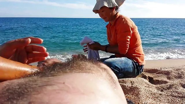 Deux lesbiennes jouent l'une avec l'autre, se pincent les tétons et se caressent la chatte. Ils se sont excités et à la film x gratuit femme enceinte vue du pénis d'un homme se précipitent sur lui avec la bouche ouverte