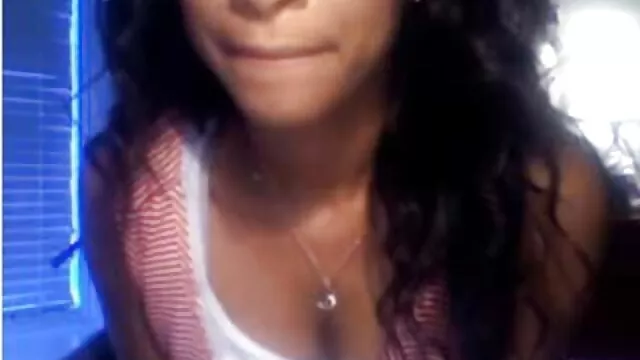 Tout d'abord, les miettes porno enceinte font tout avec leurs lèvres et leur langue, puis un gode mutuel est utilisé, ce qui amène les copines à un doux orgasme