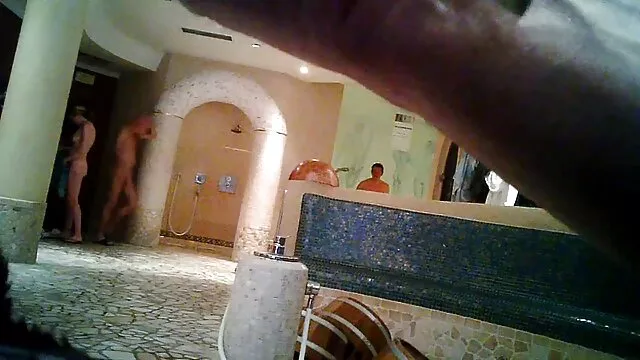 Skinny Cutie prend adroitement une grosse bite dans sa video femme enceinte lesbienne bouche