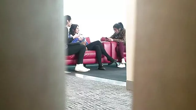 Blonde frisée se une femme enceinte se fait baiser déshabille et danse sur la musique