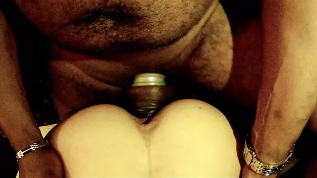 Sexe de groupe joyeux sur une tête ivre. Les étudiants porn hub enceinte veulent faire l'amour et se retrouver rapidement, ils ne se soucient essentiellement pas de savoir avec qui baiser, l'essentiel est de se défoncer