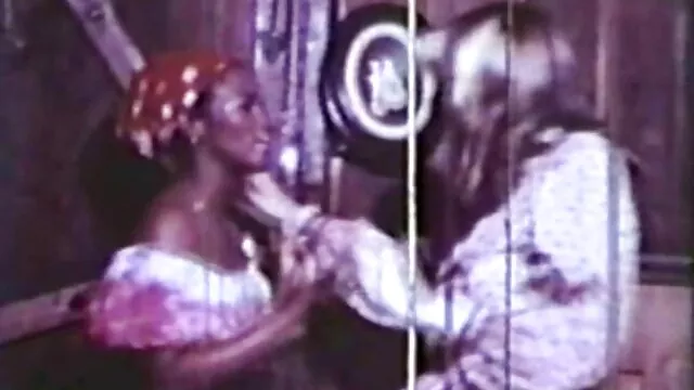 Une voisine blonde est venue prendre le femme enceinte a baiser thé et l'a baisée dans le cul