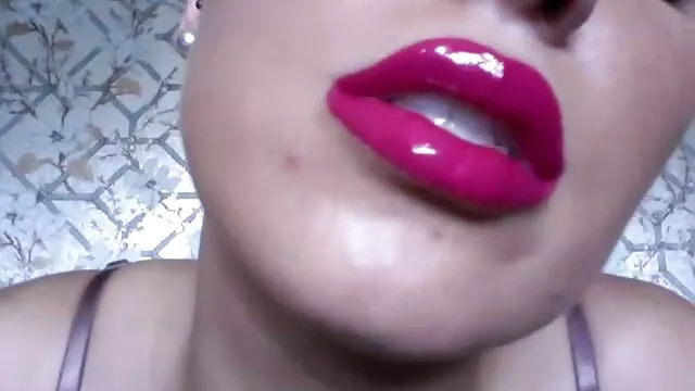 Cette fille xnxx femme enceinte chaude a besoin de deux étalons pour le sexe