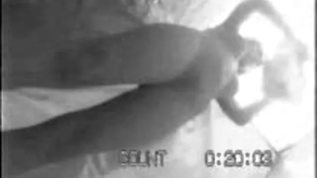 L'homme donne la bouche à une jeune salope porno x femme enceinte
