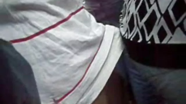 Étudier l'anatomie féminine avec la langue et les video sex enceinte doigts