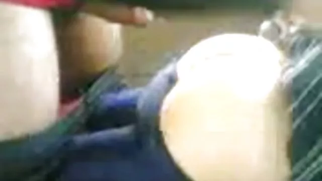 Maintenant, vous pouvez à tour de rôle baiser film porno enceinte la chatte dégoulinante de lubrifiant avec les deux paumes, afin que la dame n'ait que le temps de gémir et de finir